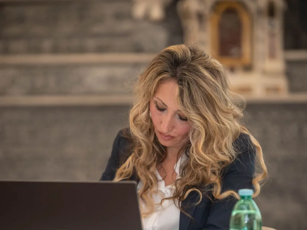 Luisa D'Aniello fra i relatori nella Sala degli Angeli dell'Università Suor Orsola Benincasa